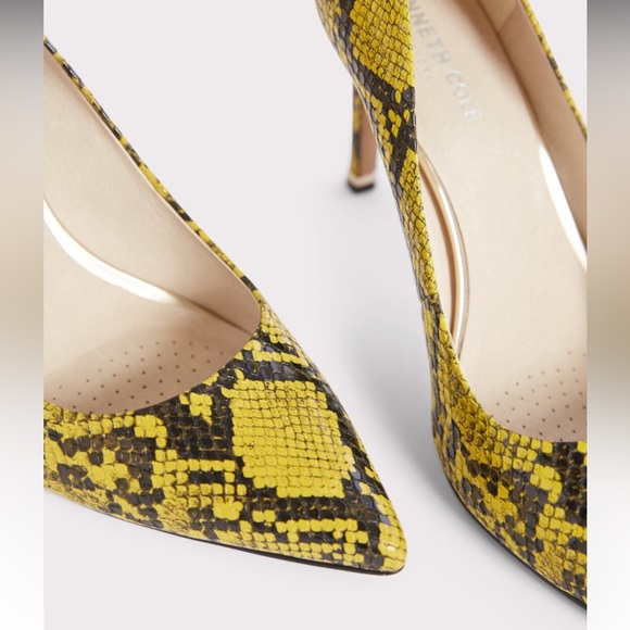 Riley Snake Pump
Kenneth Cole size 8.5 - Picture 4 of 10